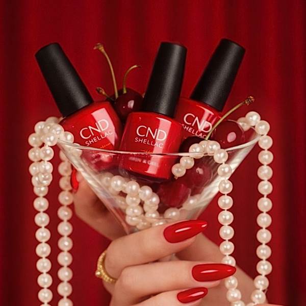 WOMAN IN RED - Valentine Color Selection 2026